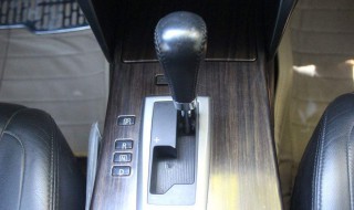 变速杆怎么操作图解 变速杆怎么操作