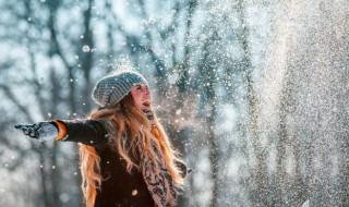 我像雪花天上来歌曲简介 我像雪花天上来歌词