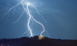 下葬前打雷闪电下大雨寓意 下葬前下雨打雷有什么兆头