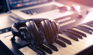 关于歌曲眉间雪完整歌词 歌曲眉间雪歌词