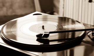 愁呜啦啦Camayzing歌词是什么 愁呜啦啦Camayzing歌词