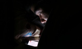 不易撞的网名女生两字带符号 伤感又不易撞的女生网名2个字