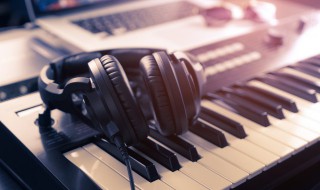 歌曲等我回家歌词 等我回家歌词