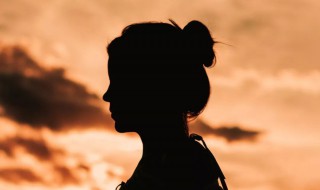 侧脸歌词是什么意思 侧脸歌词含义