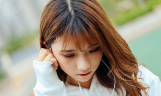 看不见叫什么歌 我抬头望着天 看不见歌词 我抬头望着天