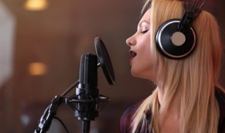 歌曲孙露光辉岁月的歌词 孙露光辉岁月的歌词