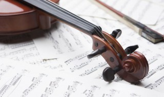 七月的雨歌词 月雨歌词