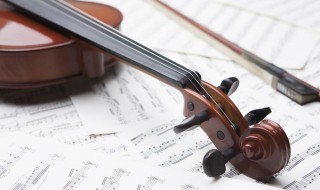 变得越来越不像自己 歌词 越来越像你歌词