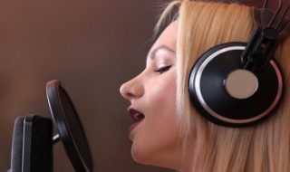 廉价的爱歌词 赵钶 廉价的爱歌词