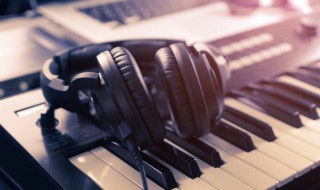 嗡嗡嗡 歌词 嗡嗡嗡嗡歌词