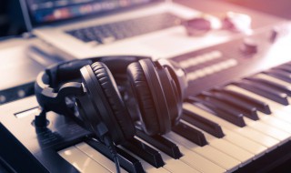 不回头不回头的走下去歌曲介绍 不回头不回头的走下去是什么歌