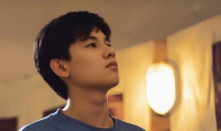 时光的扇子是谁给的 时光的扇子是谁送的