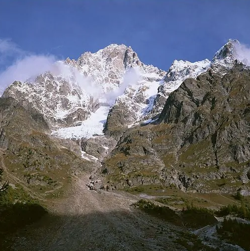 库拉岗日雪山