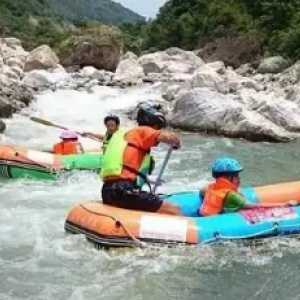 阚家垅溪流漂流