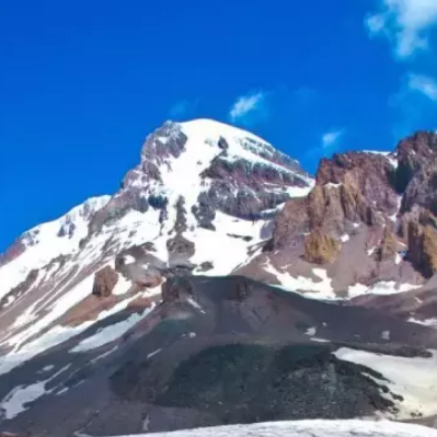 卡斯贝克峰