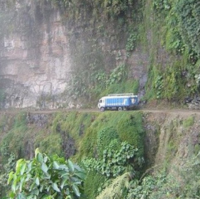 玻利维亚北永加斯山路