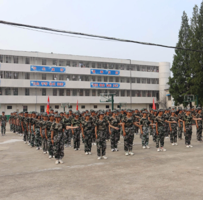 信阳市新越中学