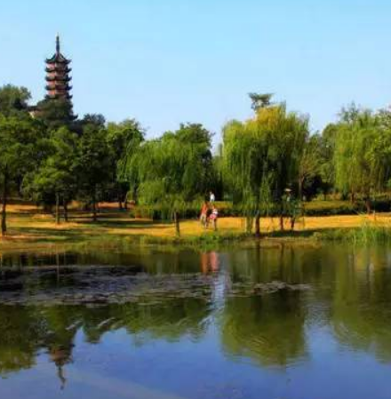 阿克塞金山湖景区