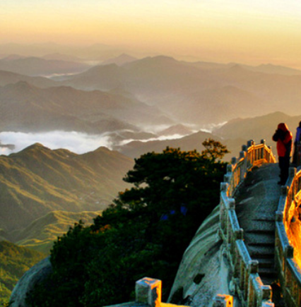 南岭山天柱峰