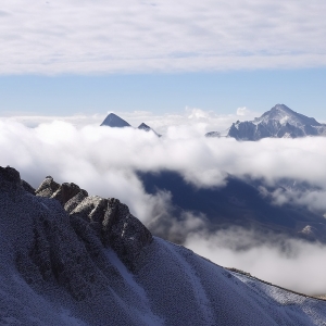 夹金山