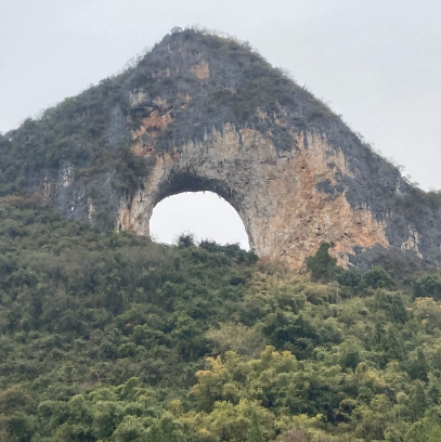 固原月亮山