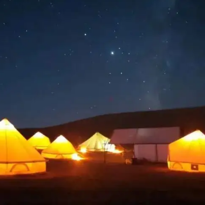 鸣沙山沙漠露营野奢营地