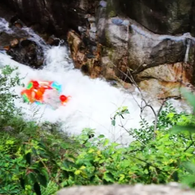 上高白云峰漂流景区