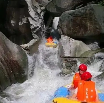 沱龙峡漂流