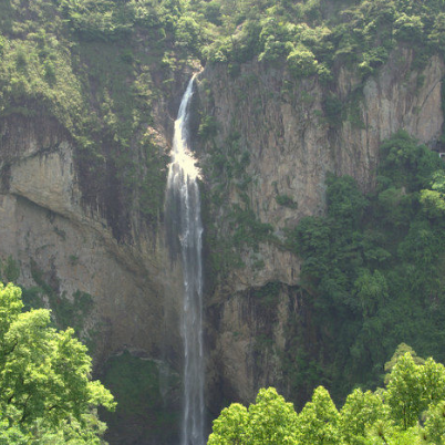 青田石门洞