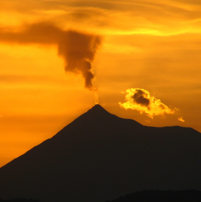 帕卡亚火山