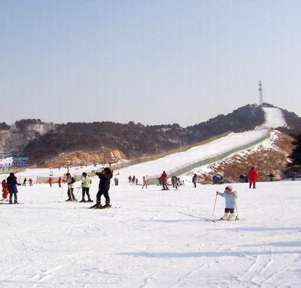 沈阳白清寨滑雪场