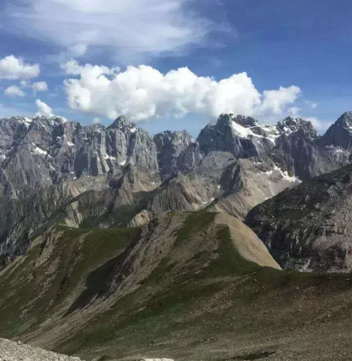 虎头山措美峰