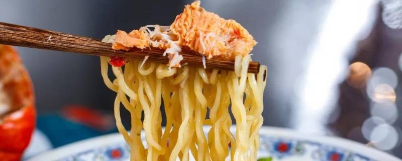 泡面和米饭哪个热量更高 泡面和干吃哪个热量更高