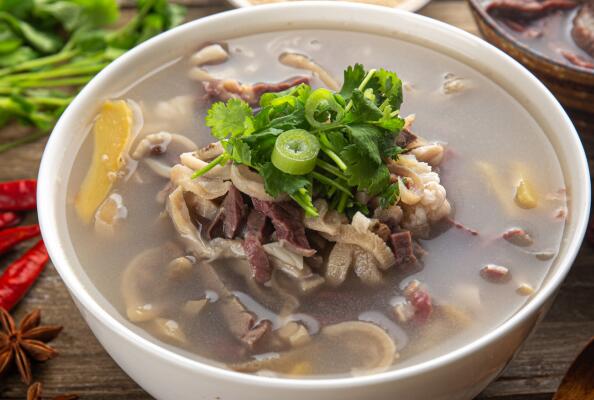 羊肉臊子面上榜(烩羊杂碎口感独特)-宁夏十大特色美食