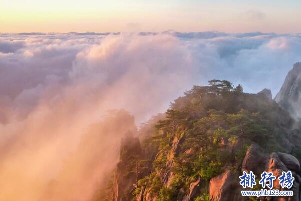 黄山上榜(有天下第一奇山的美誉)-安徽十大最好玩的地方