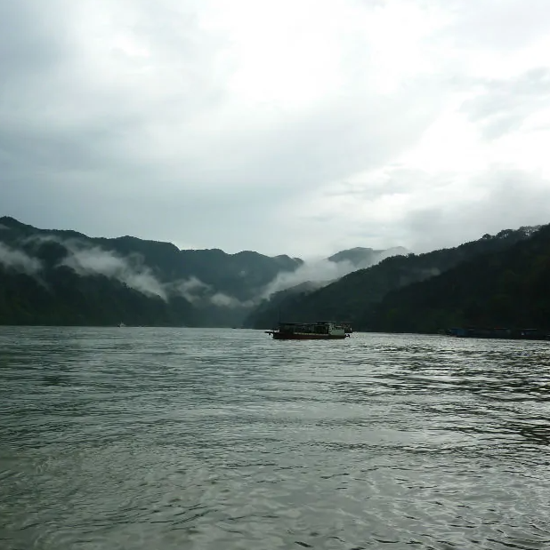 西岭漂流上榜(户外项目多)-四川十大漂流排行榜