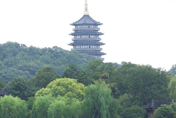 杭州上榜(西湖为其标志)-综合实力强的十个城市排行榜