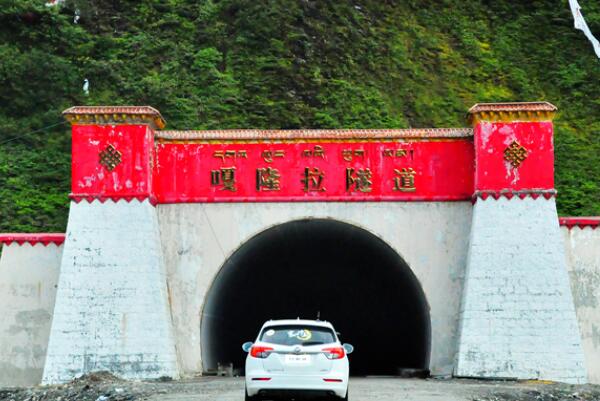 墨脱公路上榜(近些年才通车)-中国最险的十大盘山公路排行榜