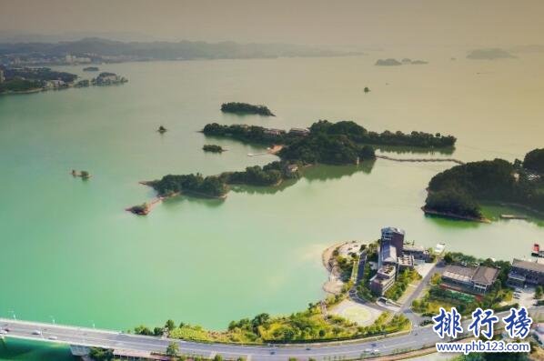 浙江秋天旅游去哪里看红枫好-浙江十大秋季旅游景点-浙江秋季旅游去哪里好玩