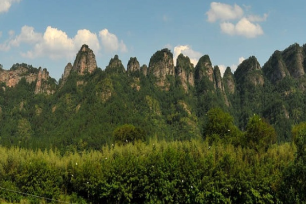 穿岩十九峰上榜(东西相通)-绍兴十大著名景点