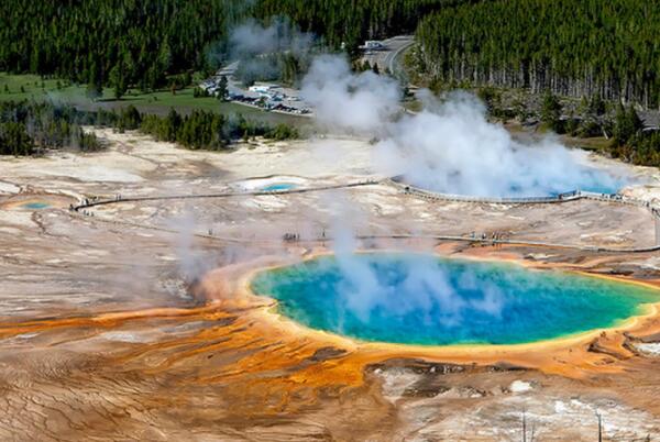 黄石公园上榜(拥有世界最大火山口)-世界上值得一去的是大自然保护区