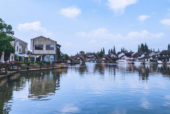 上海哪些地方适合拍婚纱外景-上海适合拍婚纱照的景点推荐-上海拍婚纱照景点