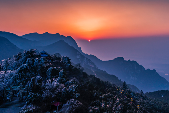 江西十大夏季避暑旅游景点-江西夏季景点排行榜前十名-暑假江西哪里好玩